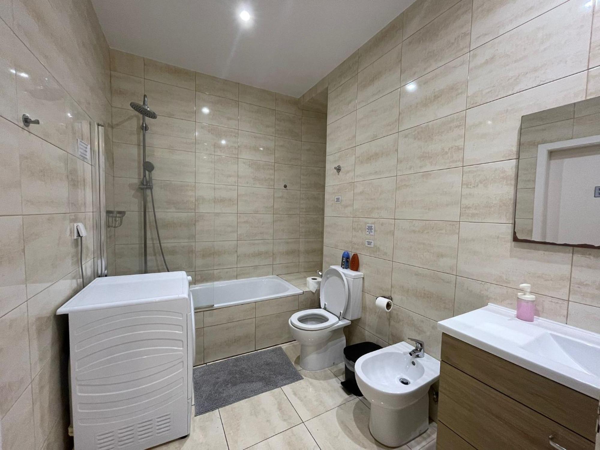 Embassy Arriaga Private Elegance Rooms In Stylish Shared Apartment Lizbona Zewnętrze zdjęcie